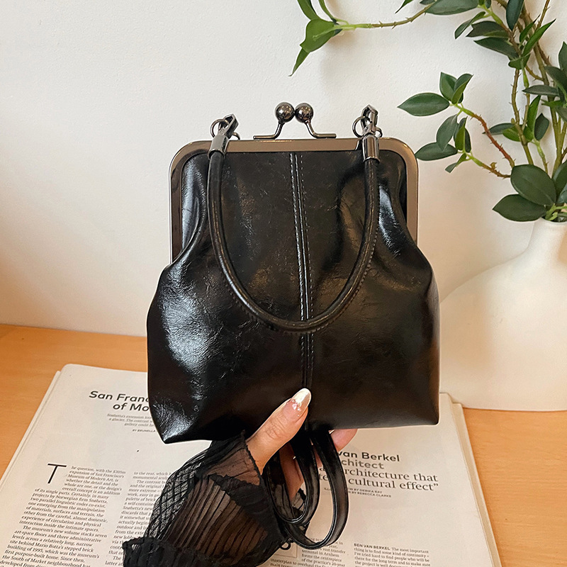 Interior Design Vintage Style - Tas Tangan Wanita Gaya Vintage Kulit